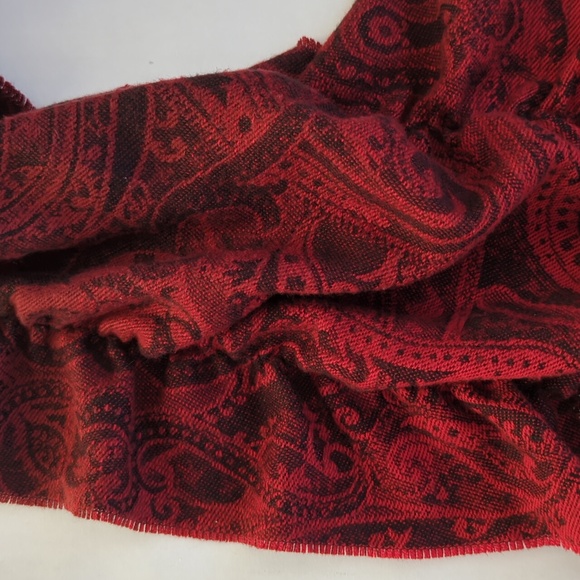 V. Fraas Cashmink Paisley Fringe Scarf Red Black - Picture 4 of 16